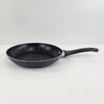 YW22-10 RM04-RW - 28cm aluminium extruded marble frying pan bottom black handle